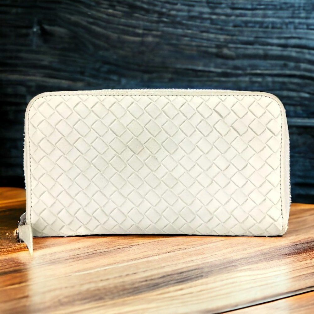 Bottega Veneta Intrecciato Lambskin Zippy Wallet Cream
